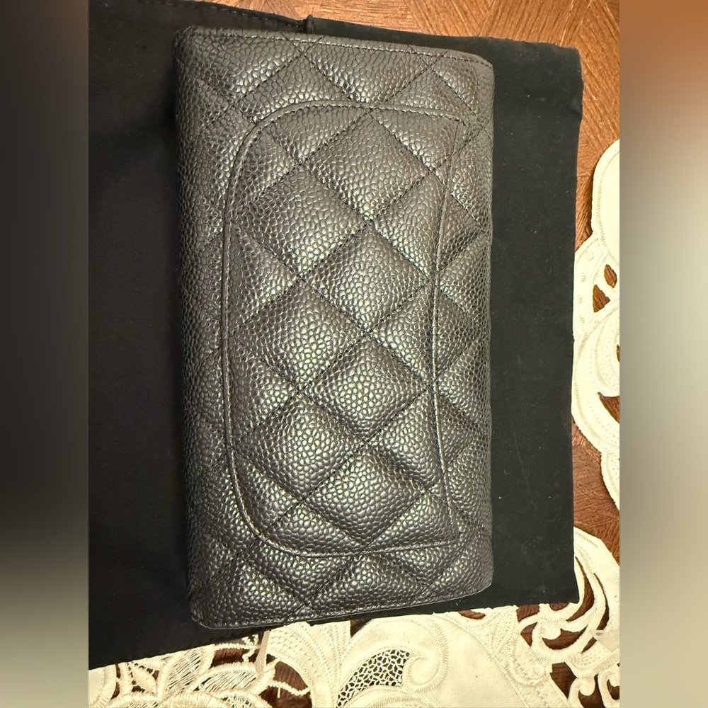 CHANEL Black Quilted Caviar Leather Clutch - Picture 5 of 5